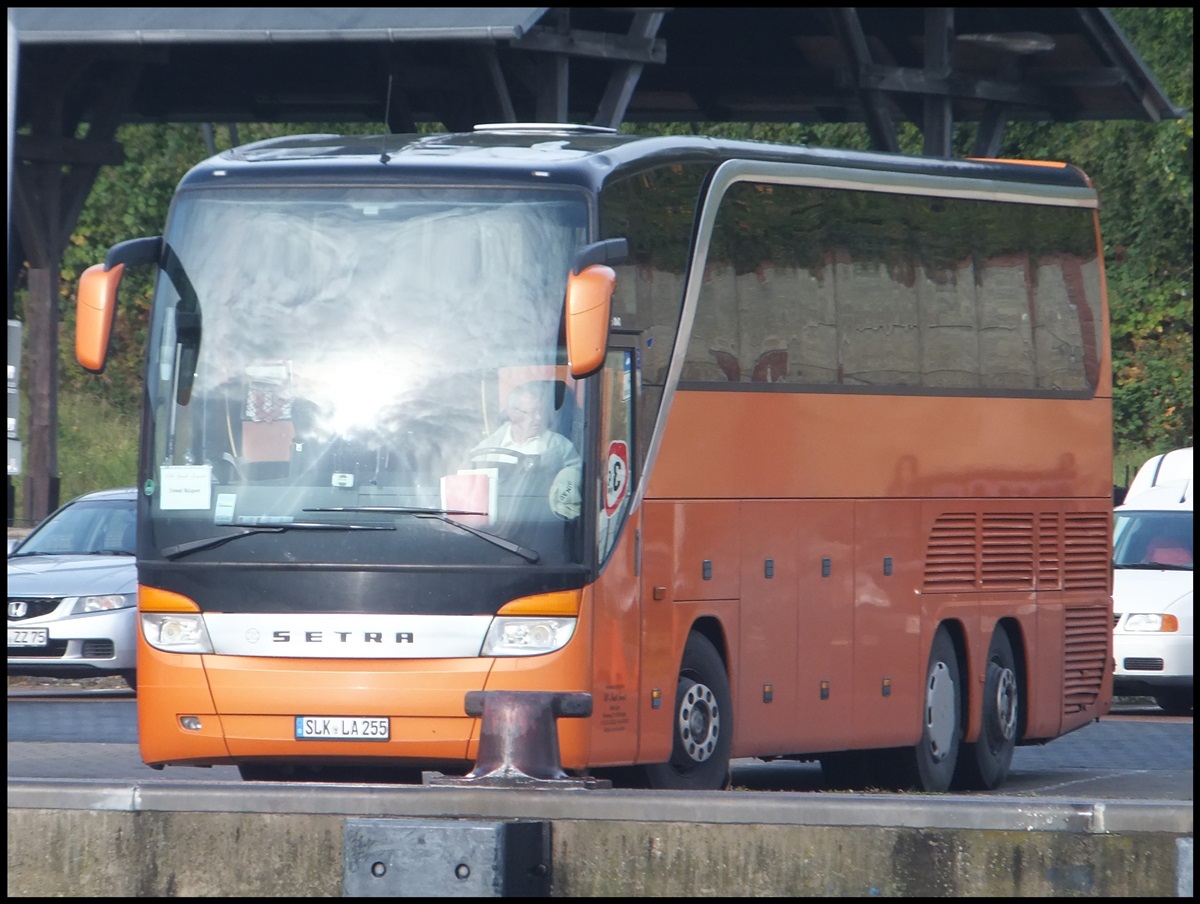 Setra 415 HDH von Elb-Saale Tourist aus Deutschland im Stadthafen Sassnitz.