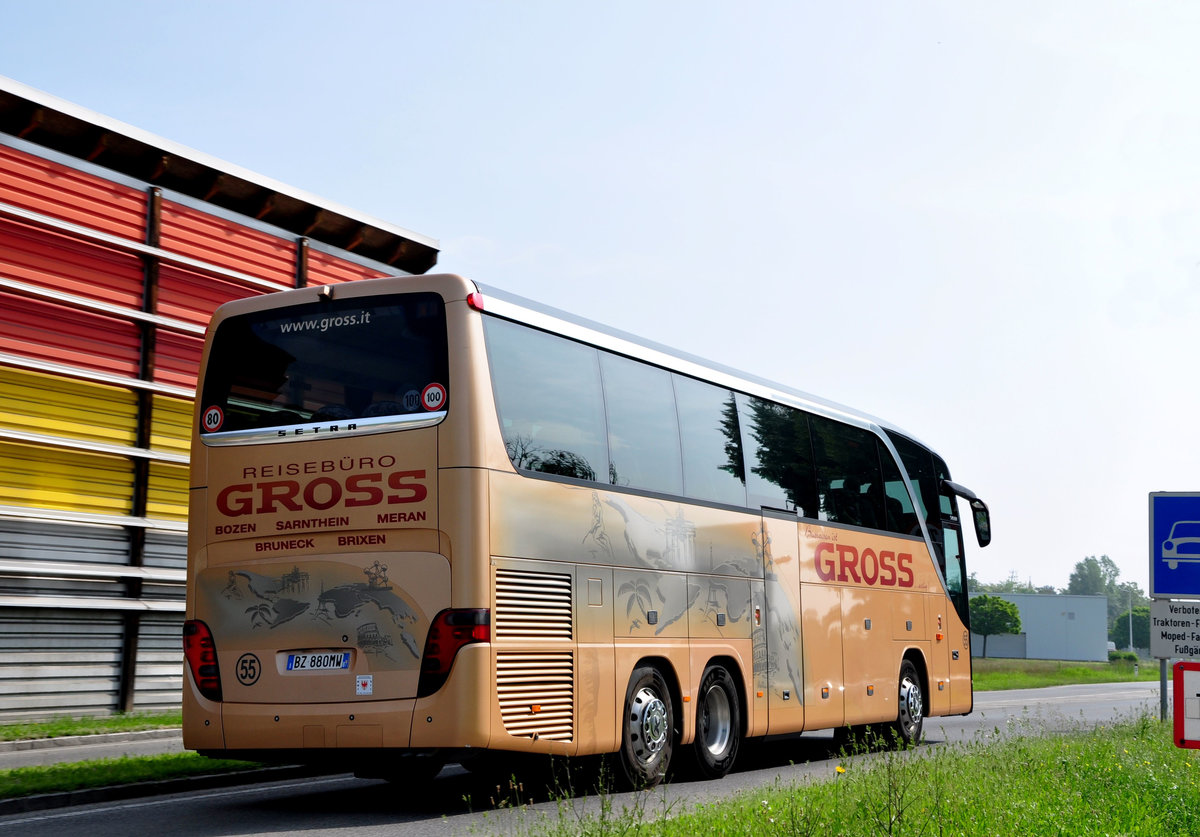 Setra 415 HDH von Gross Busreisen aus Italien in Krems unterwegs.