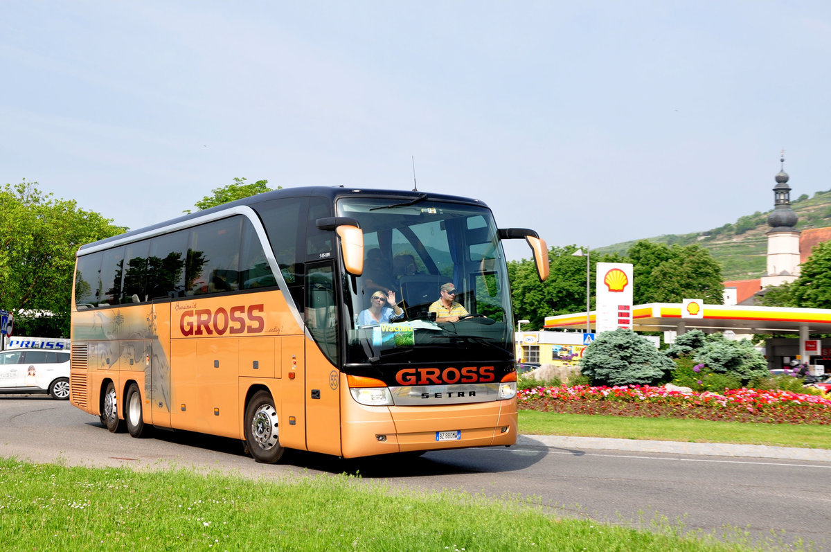 Setra 415 HDH von Gross Busreisen aus Italien in Krems unterwegs.