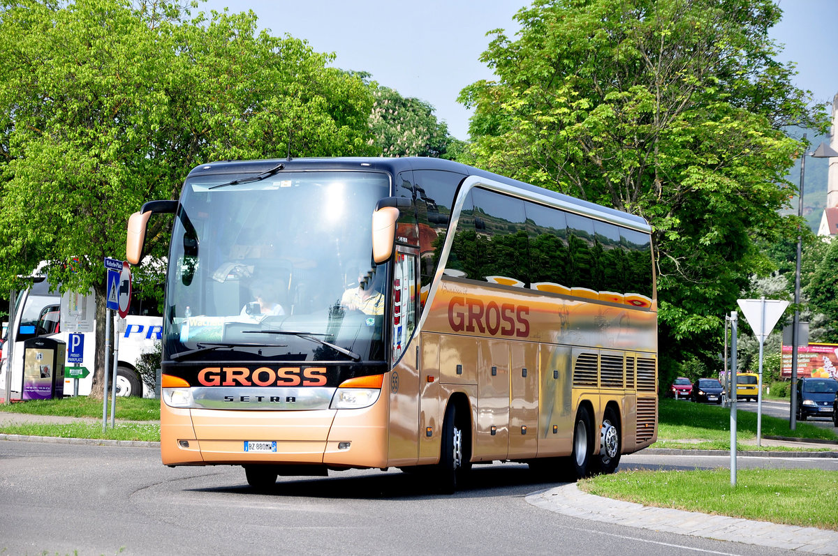 Setra 415 HDH von Gross Busreisen aus Italien in Krems unterwegs.