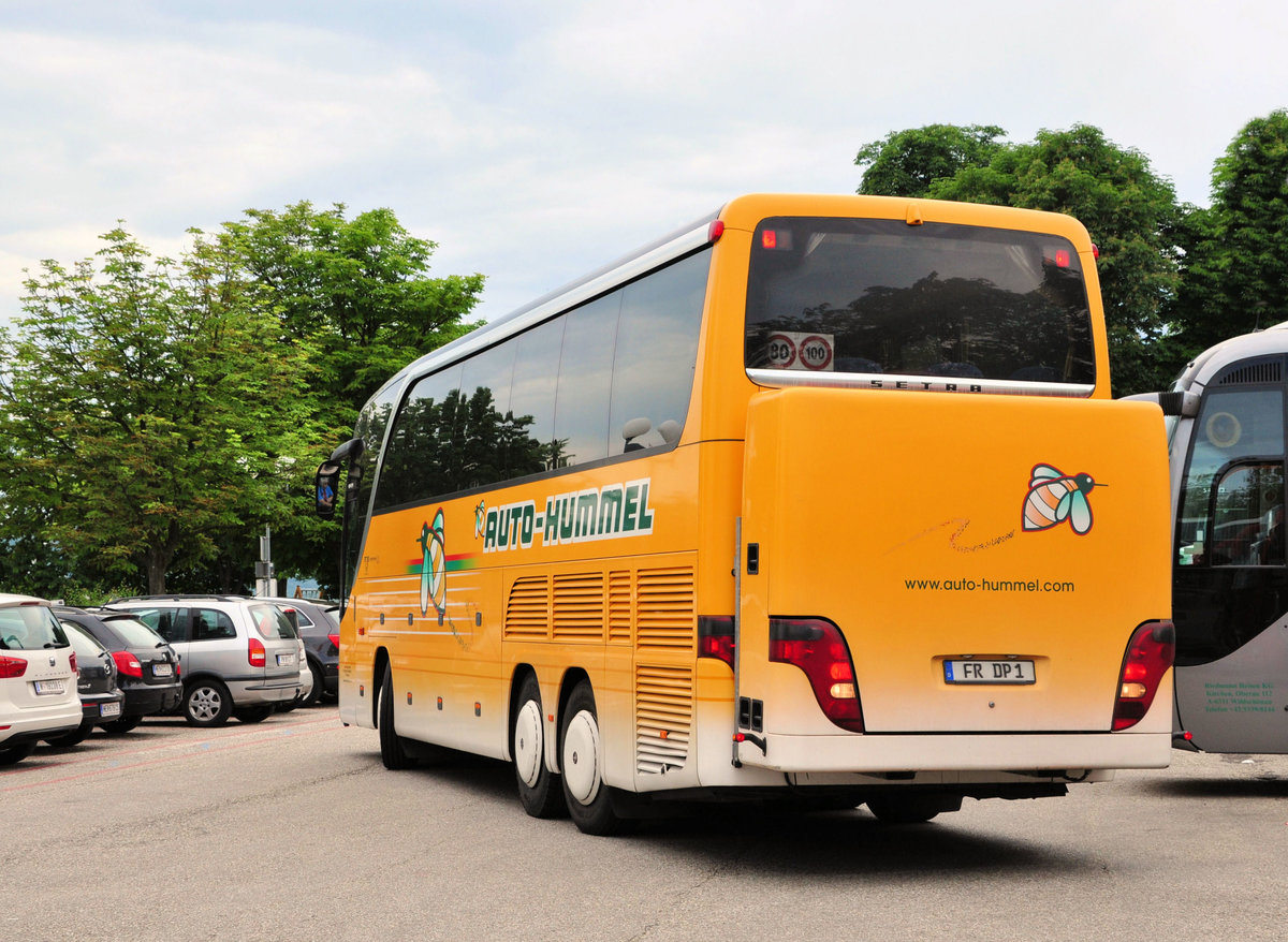 Setra 415 HDH von Hummel Reisen aus der BRD in Krems gesehen.