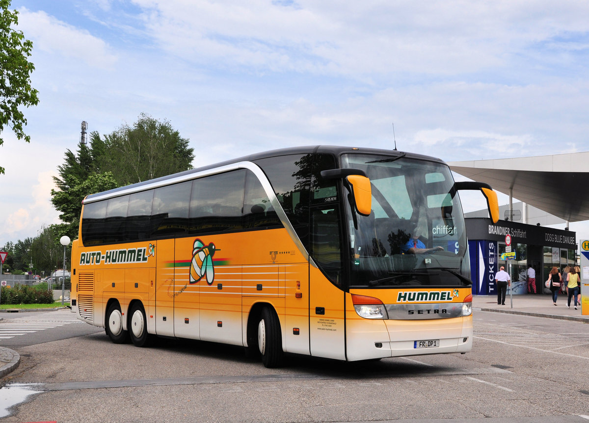 Setra 415 HDH von Hummel Reisen aus der BRD in Krems gesehen.