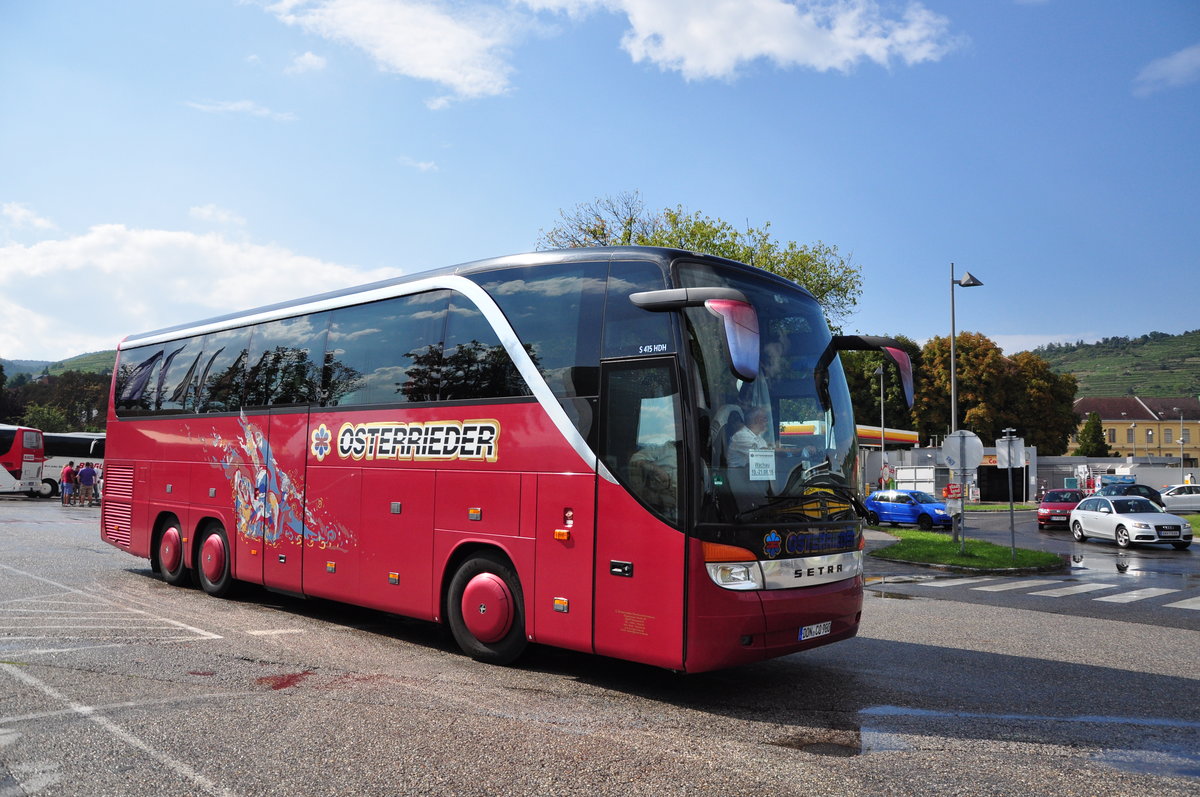 Setra 415 HDH von Osterrieder Reisen aus der BRD in Krems gesehen.