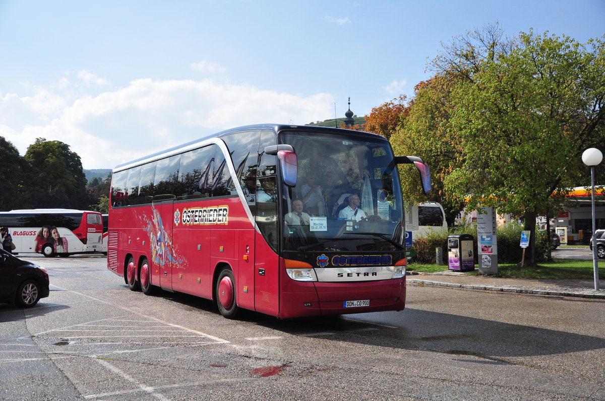 Setra 415 HDH von Osterrieder Reisen aus der BRD in Krems gesehen.