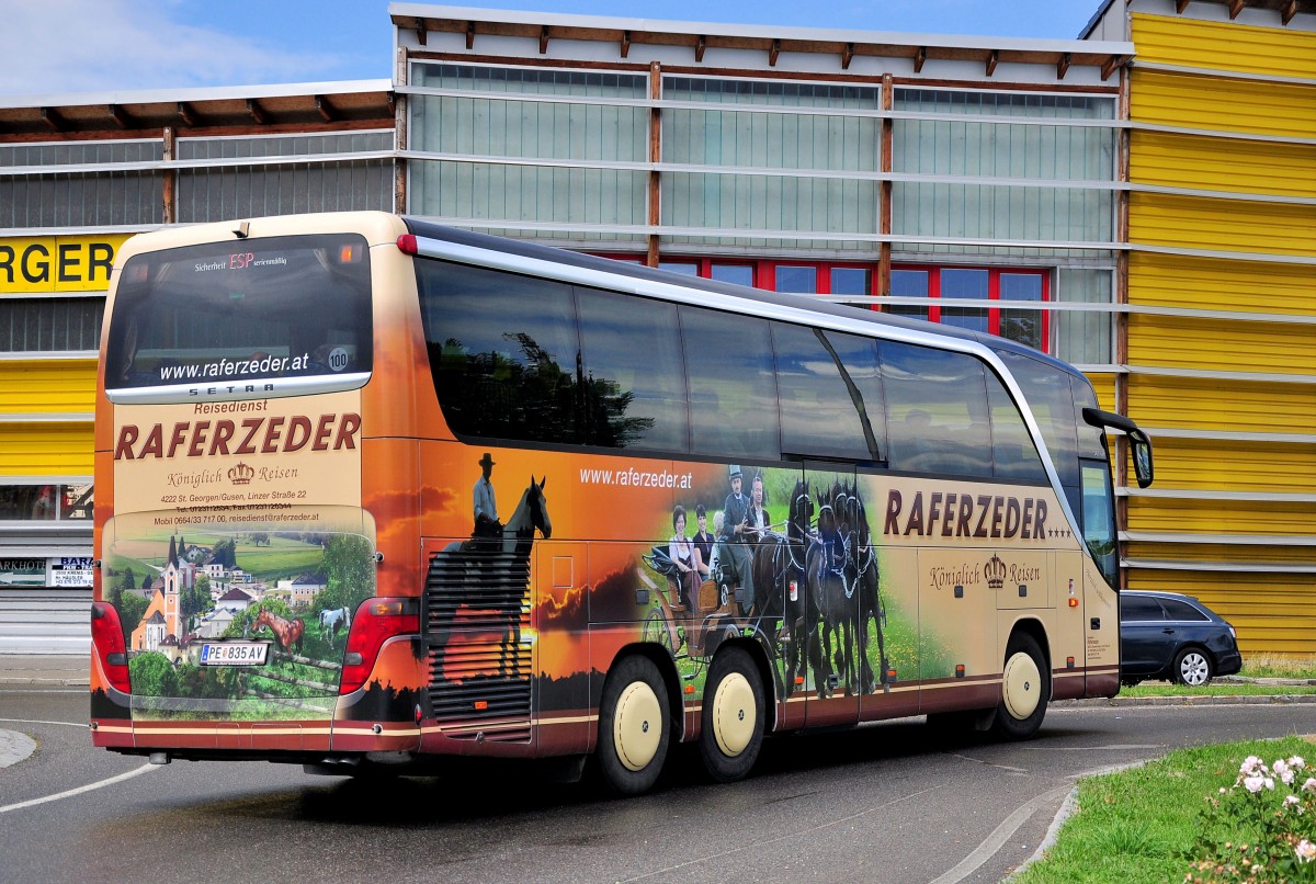 Setra 415 HDH von Raferzeder Reisen aus sterreich am 12.Juli 2014 in Krems.