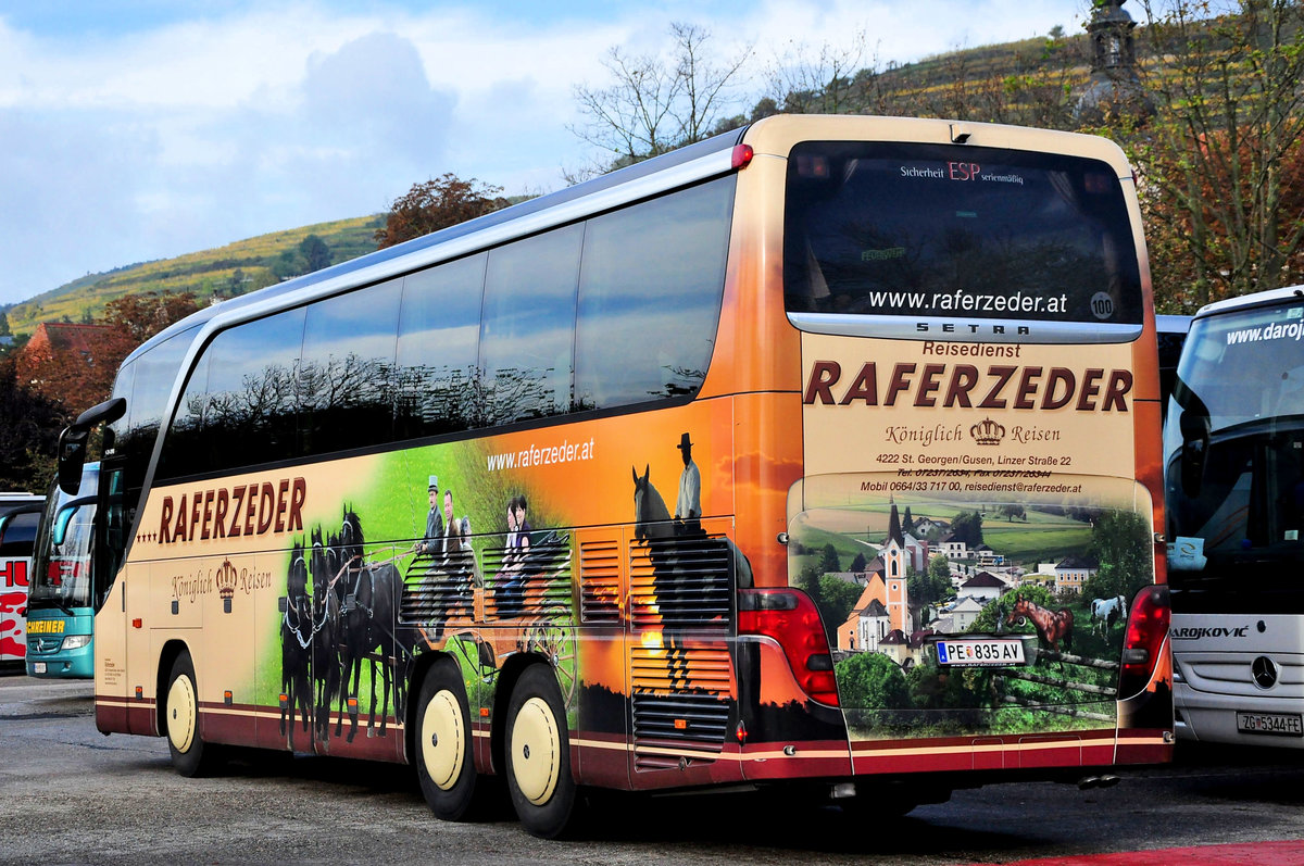 Setra 415 HDH von Raferzeder Reisen aus sterreich in Krems gesehen.