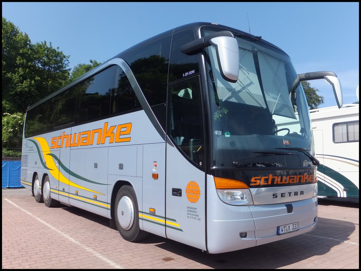 Setra 415 HDH von Schwanke aus Deutschland im Stadthafen Sassnitz.