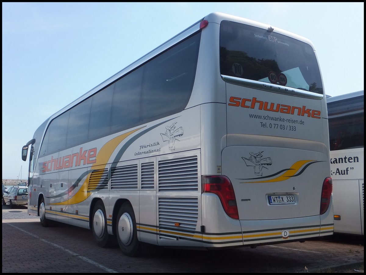 Setra 415 HDH von Schwanke aus Deutschland im Stadthafen Sassnitz.