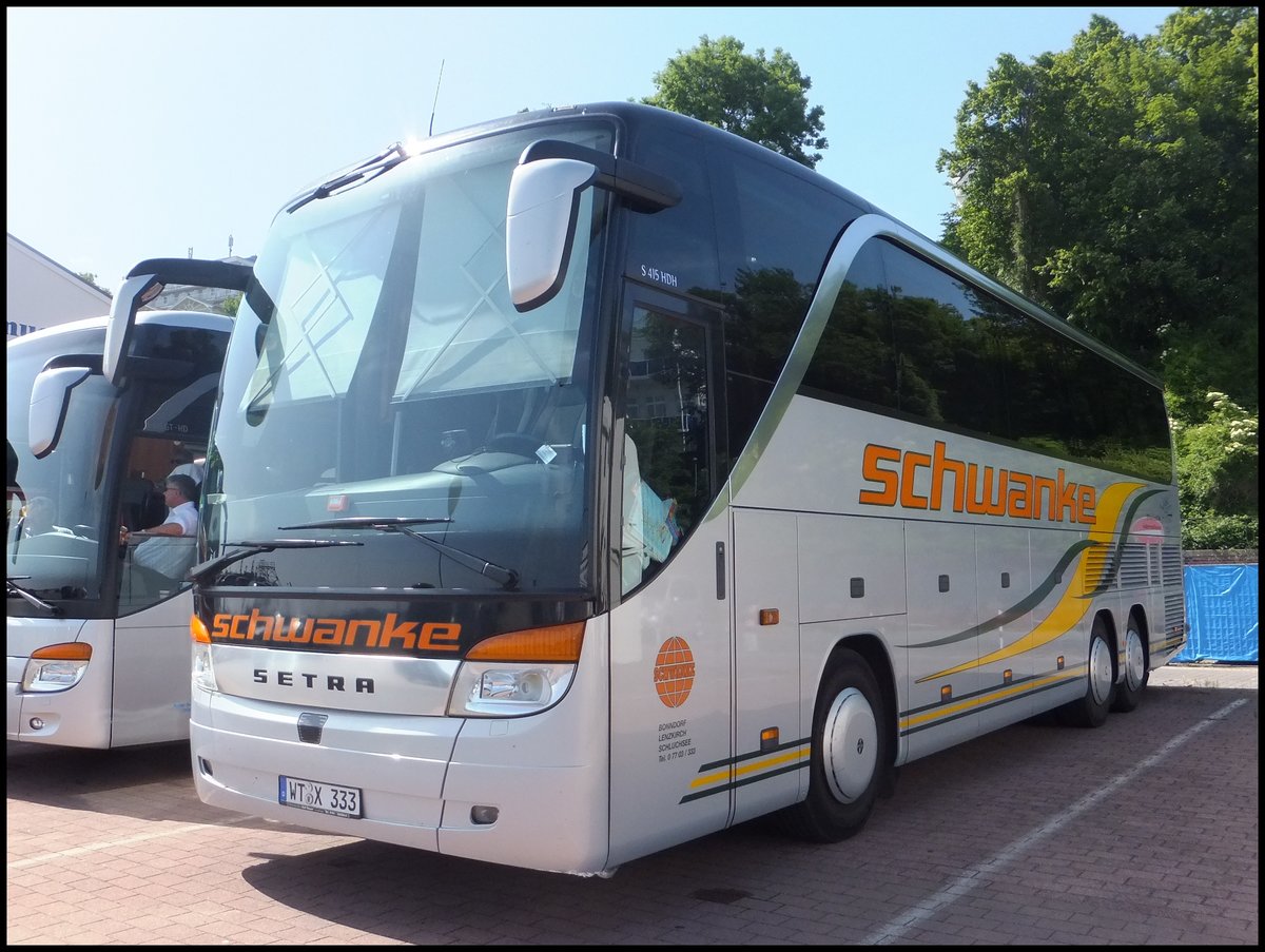 Setra 415 HDH von Schwanke aus Deutschland im Stadthafen Sassnitz.