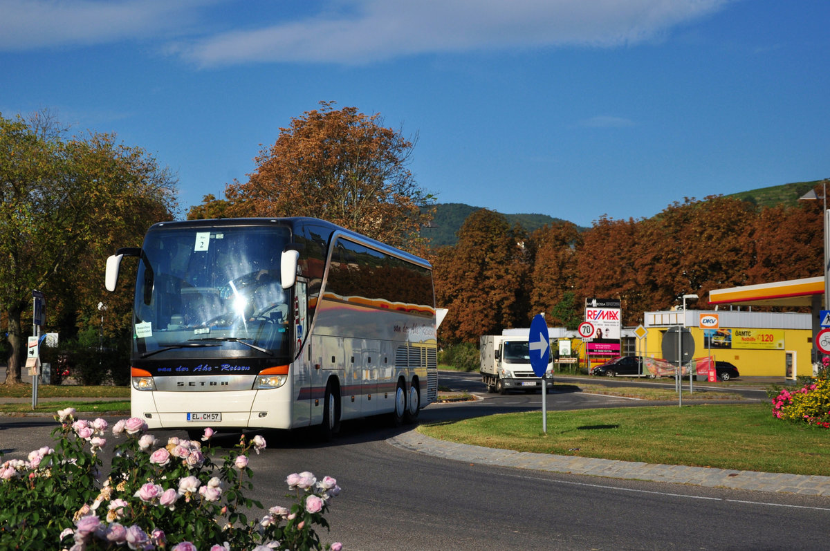 Setra 415 HDH von van der Ahe Reisen aus der BRD in Krems unterwegs.