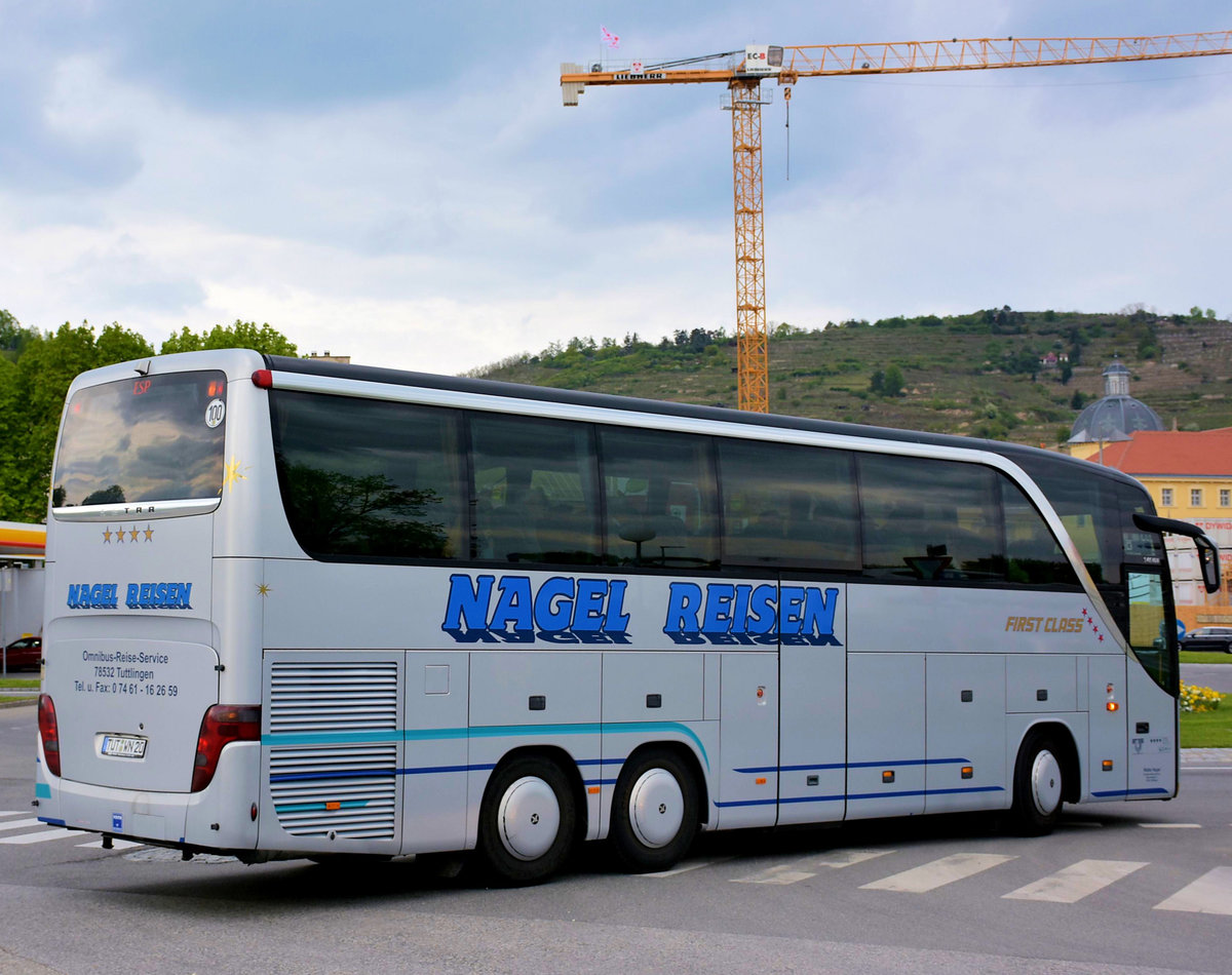 Setra 415 HDH von Walter NAGEL Reisen aus der BRD in Krems.