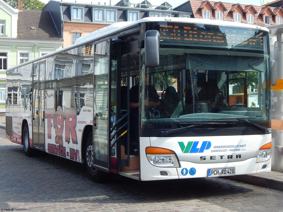 Setra 415 NF der Verkehrsgesellschaft Ludwigslust-Parchim mbH in Schwerin.