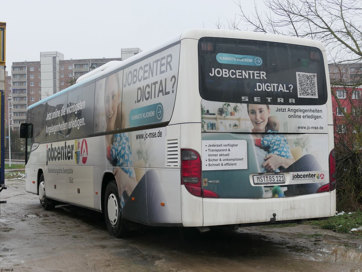 Setra 415 UL von Becker-Strelitz Reisen aus Deutschland in Neubrandenburg.