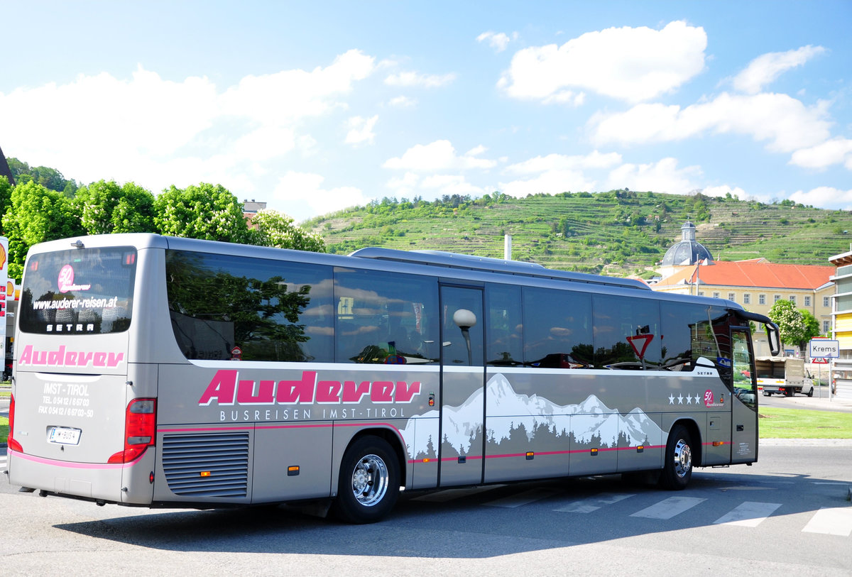 Setra 416 GT von Auderer Reisen aus sterreich in Krems gesehen.