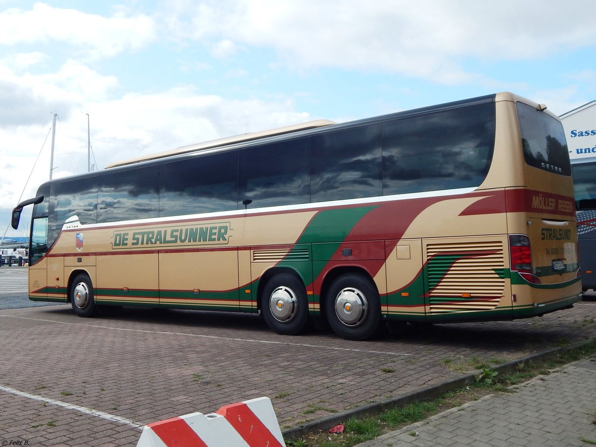 Setra 416 GT-HD von De Stralsunner aus Deutschland im Stadthafen Sassnitz.