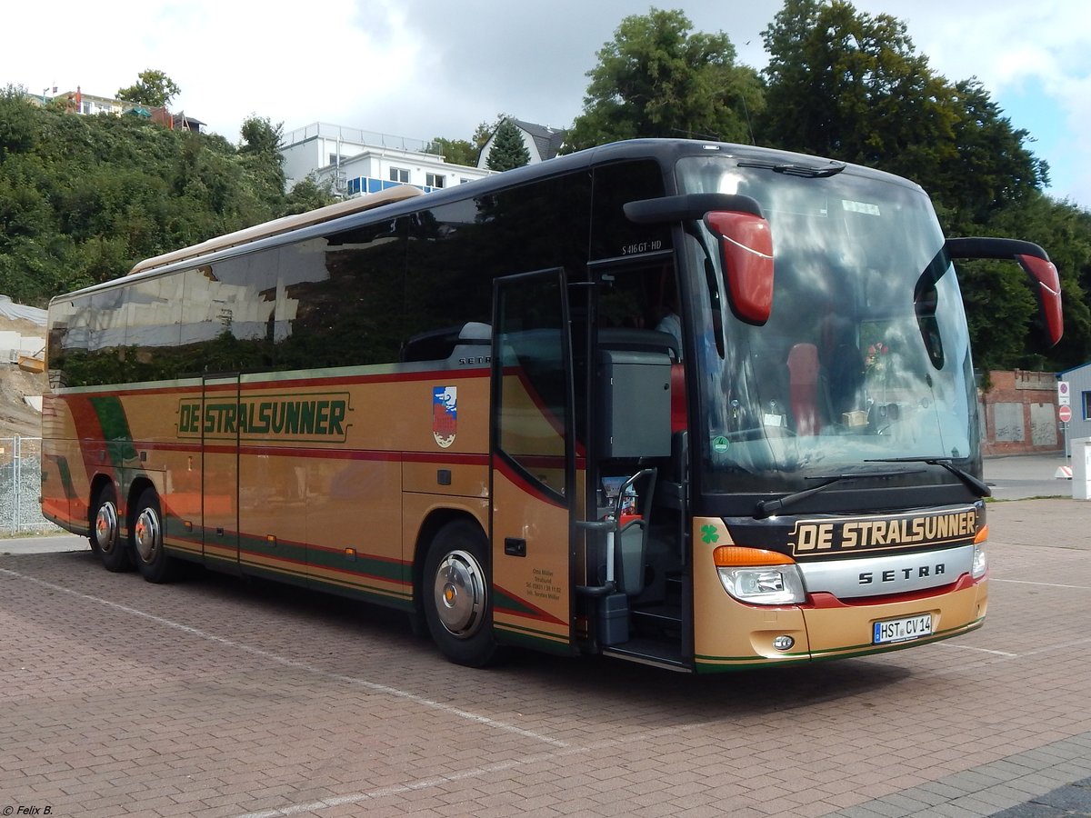 Setra 416 GT-HD von De Stralsunner aus Deutschland im Stadthafen Sassnitz.