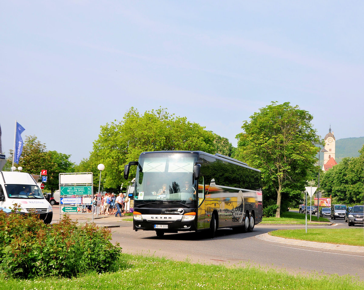 Setra 416 GT-HD von der Fahrwelt RDEl aus der BRD in Krems unterwegs.