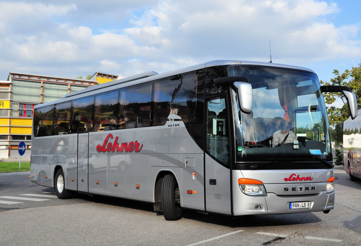 Setra 416 GT-HD von Lehner Reisen aus der BRD in Krems unterwegs.