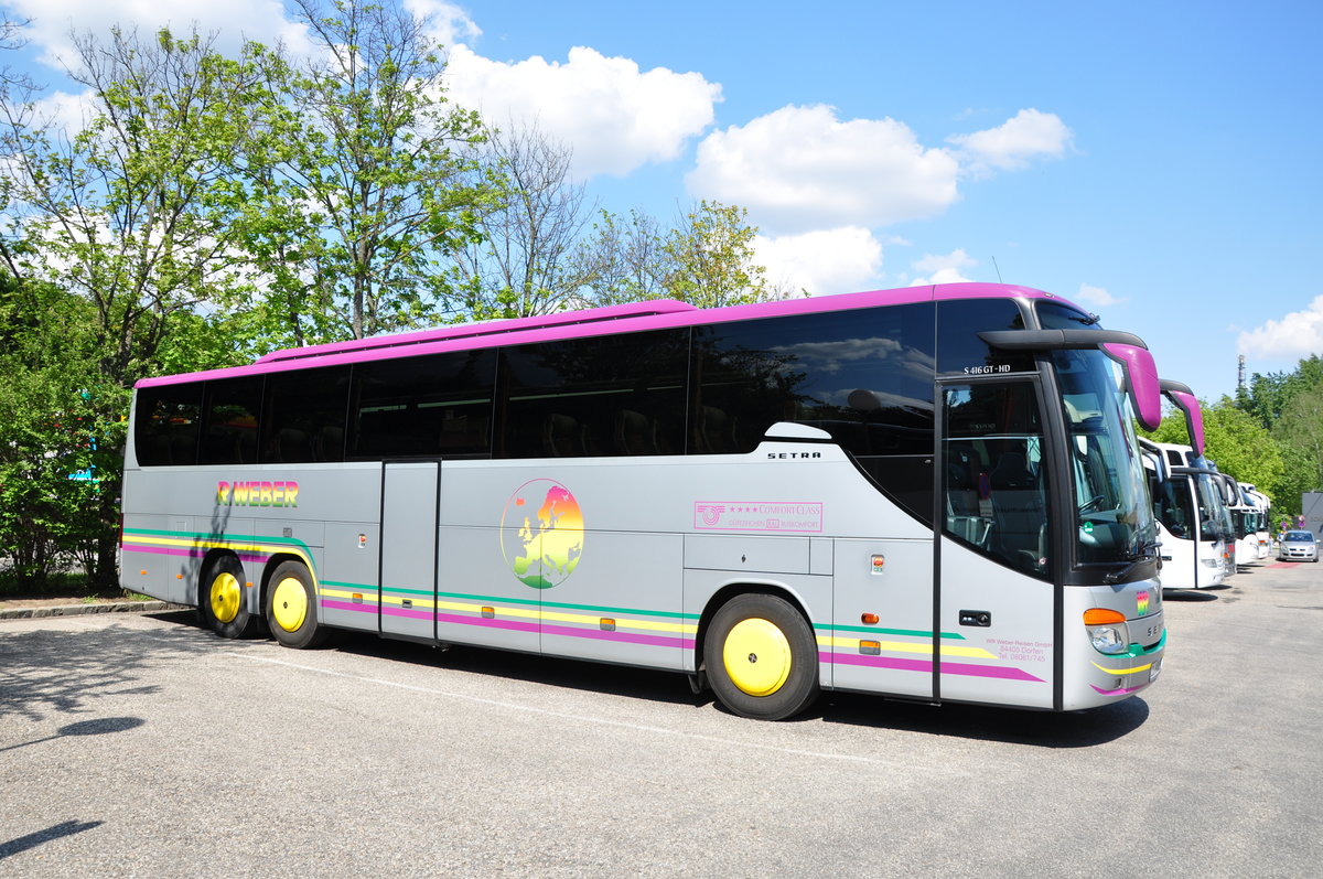 Setra 416 GT-HD von R.Weber Reisen aus der BRD in Krems gesehen. 