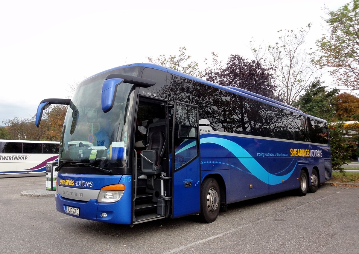 Setra 416 GT-HD von Shearings Holidays aus GB in Krems gesehen.