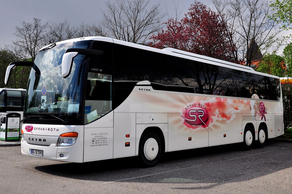 Setra 416 GT-HD von Spahn und Roth Reisen aus der BRD am 18.4.2015 in Krems.