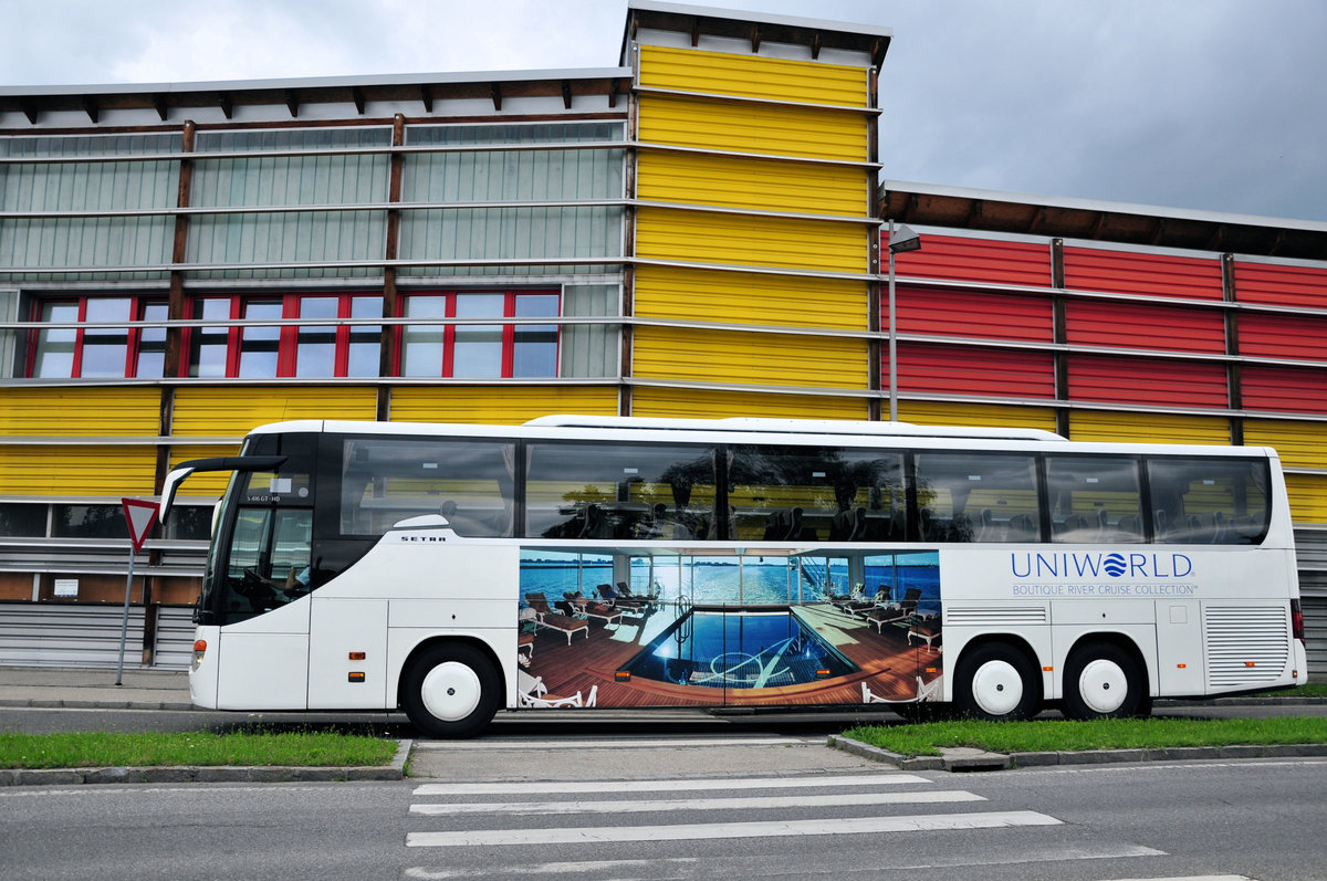 Setra 416 GT-HD von Uniworld aus der SK in Krems.