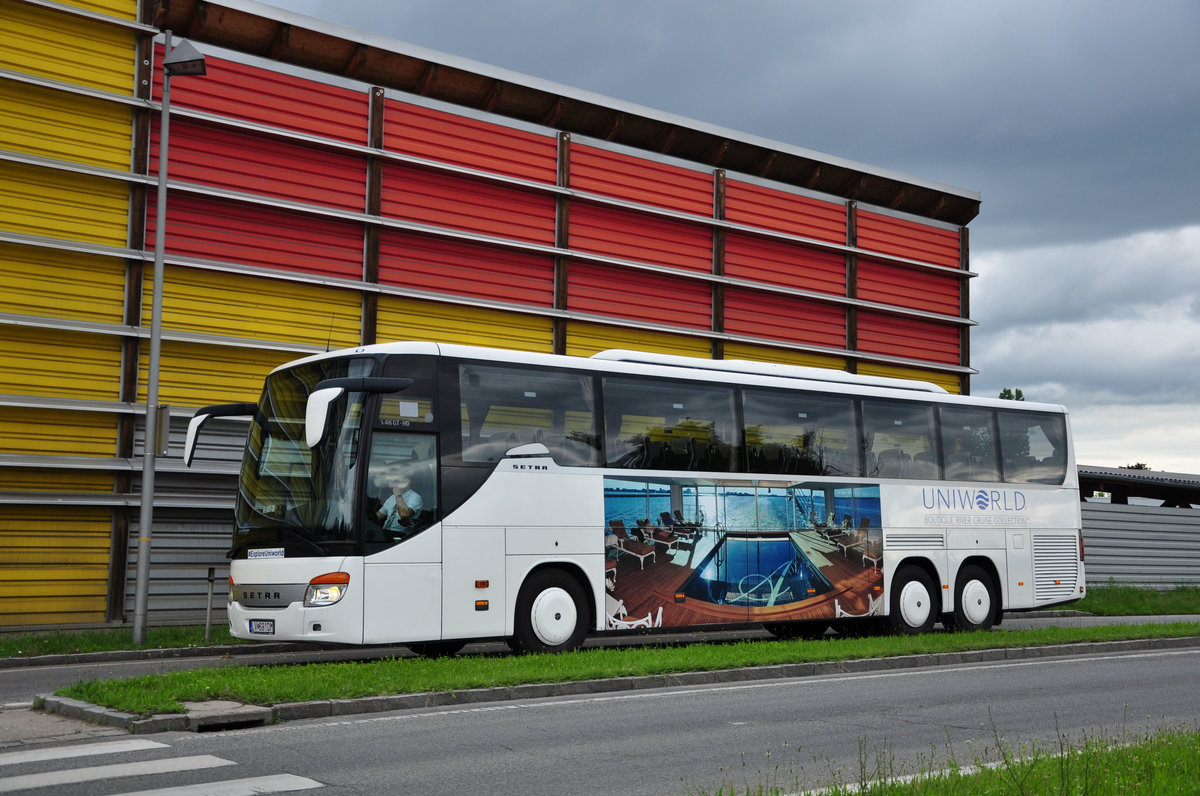 Setra 416 GT-HD von Uniworld aus der SK in Krems.