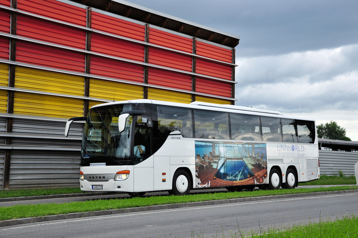 Setra 416 GT-HD von Uniworld aus der SK in Krems.