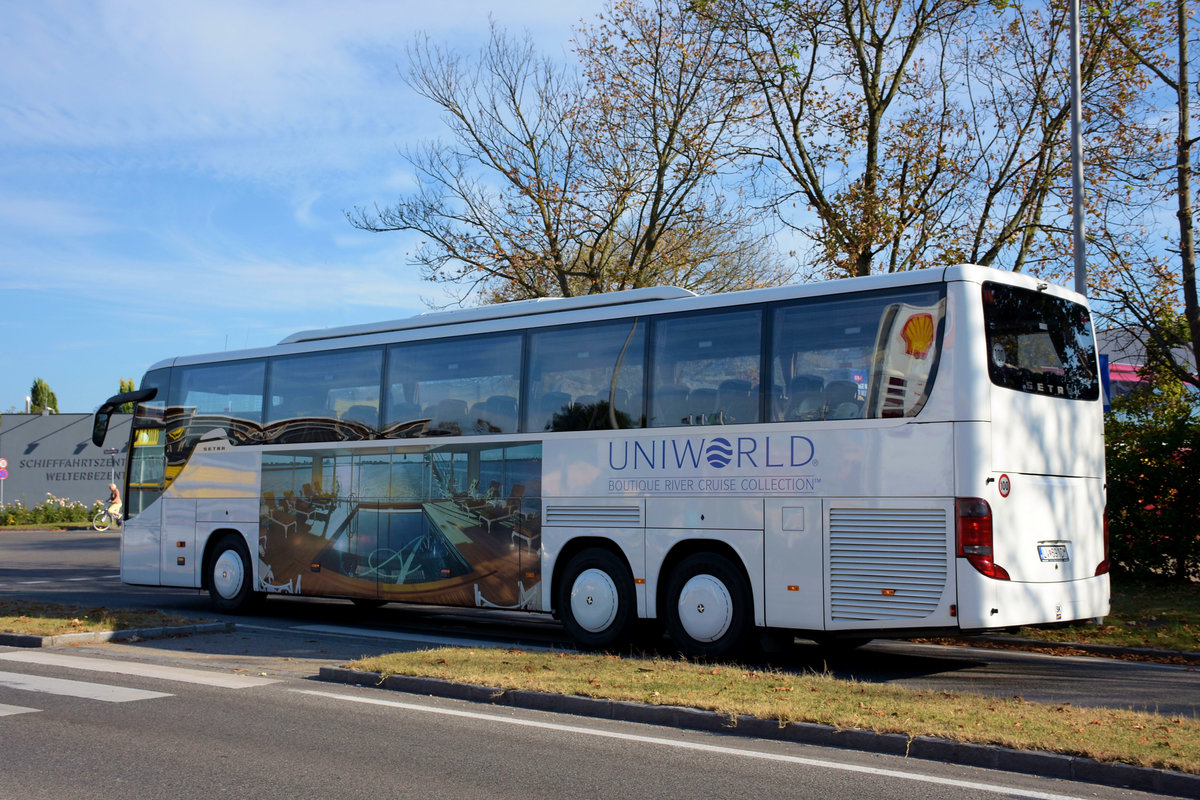 Setra 416 GT-HD von UNIWORLD aus der SK in Krems.