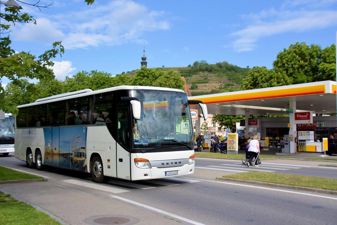 Setra 416 GT-HD von Uniworld aus Ungarn in Krems.