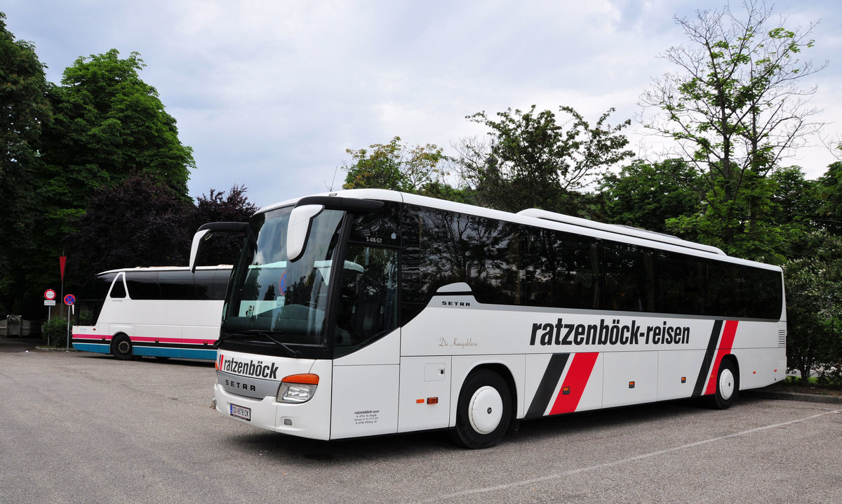 Setra 416 GT von Ratzenbck Reisen aus sterreich in Krems gesehen.