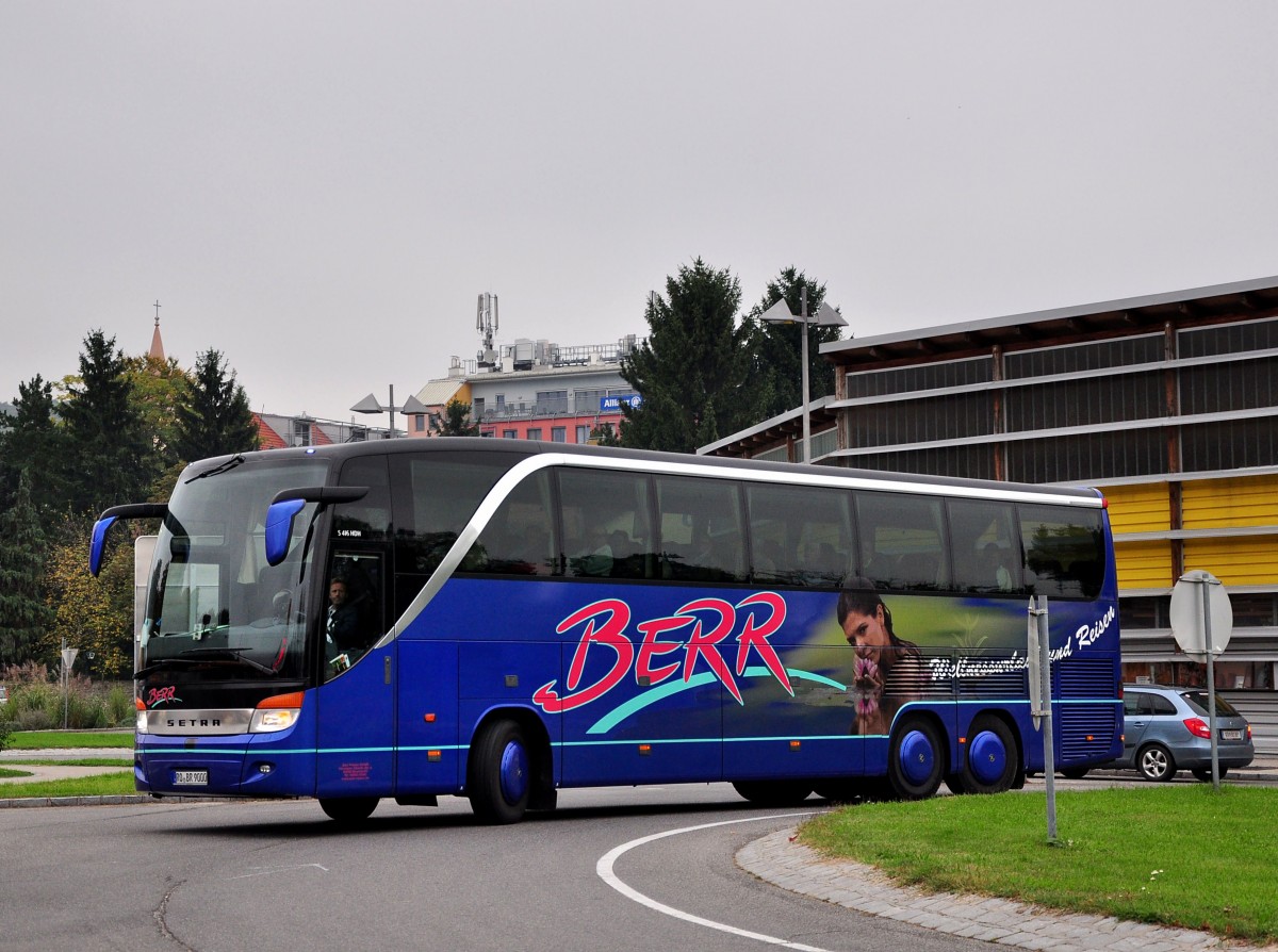 Setra 416 HDH von Berr Reisen aus der BRD m 4.10.204 in Krems.