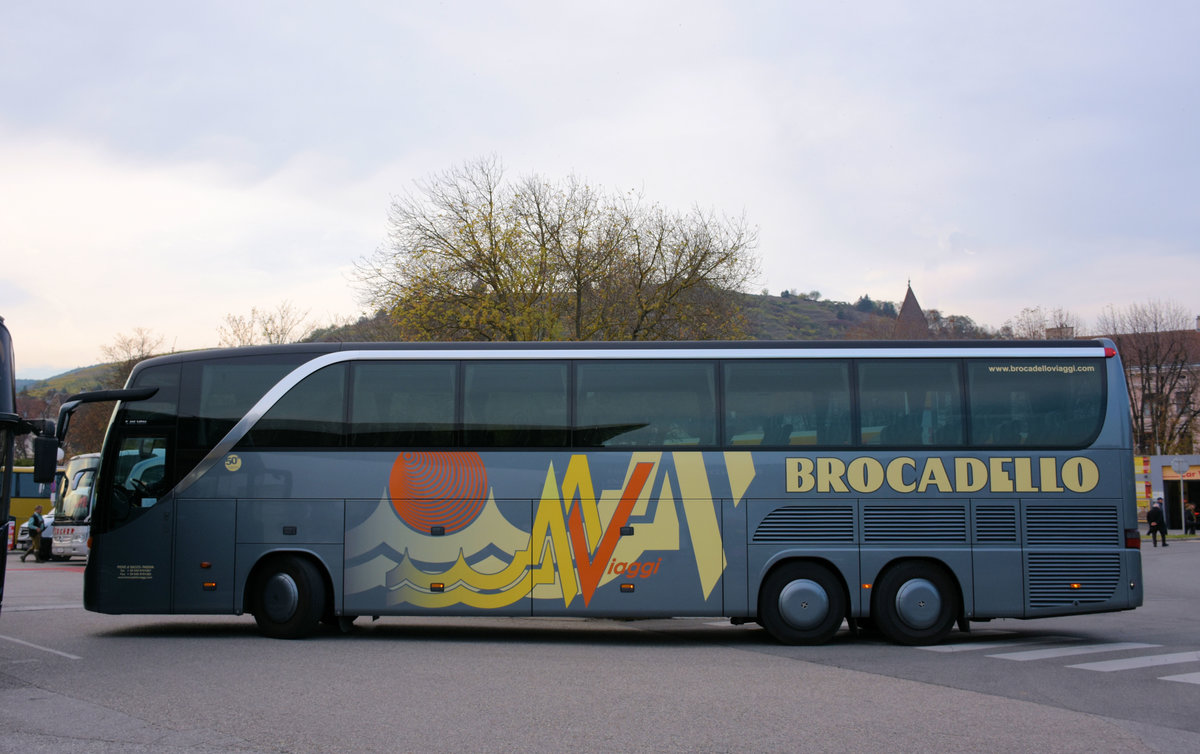 Setra 416 HDH von BROCADELLO aus Italien in Krems.