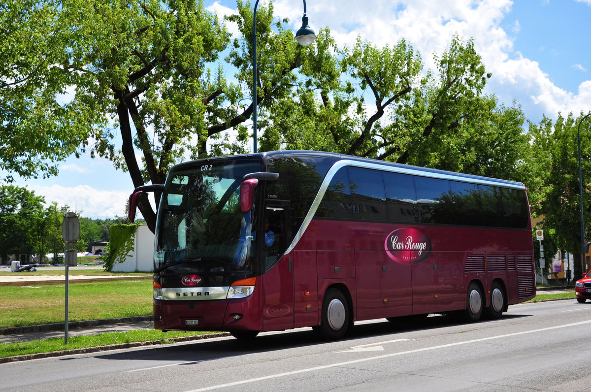 Setra 416 HDH von Car Rouge aus der CH in Krems unterwegs.