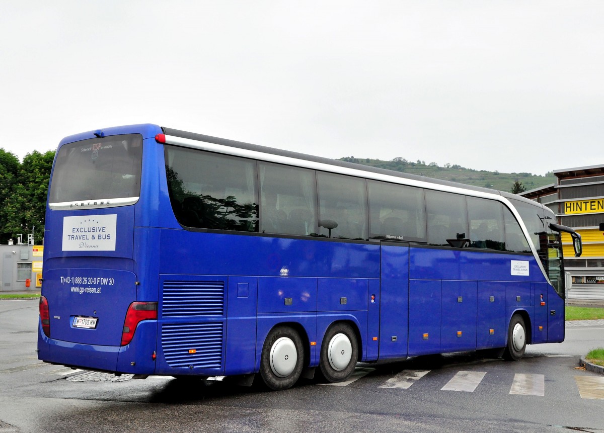 Setra 416 HDH von Exclusive Travel + Bus aus Wien am 22.5.2015 in Krems.