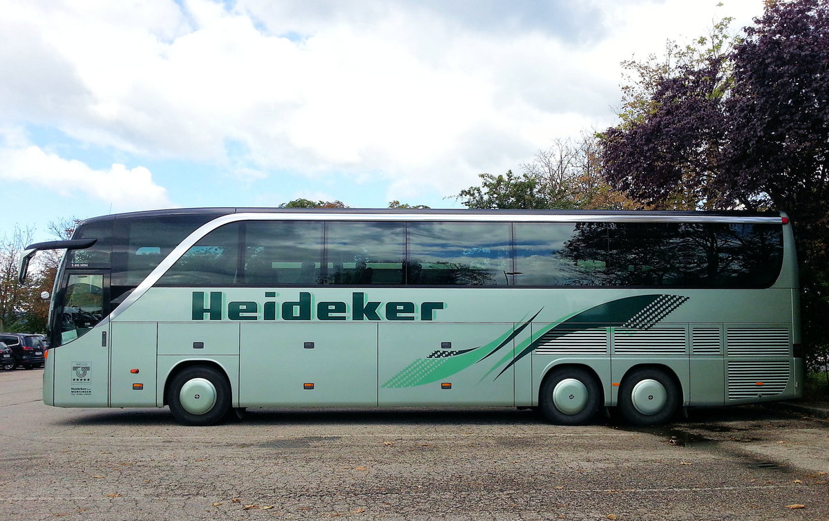 Setra 416 HDH von Heidecker Reisen aus der BRD in Krems.