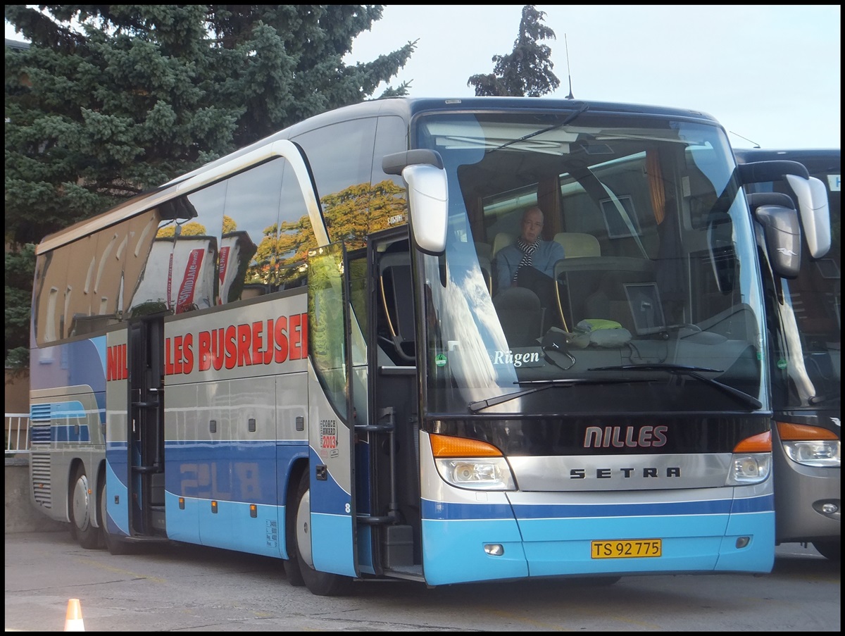 Setra 416 HDH von Nilles aus Dnemark in Sassnitz. 