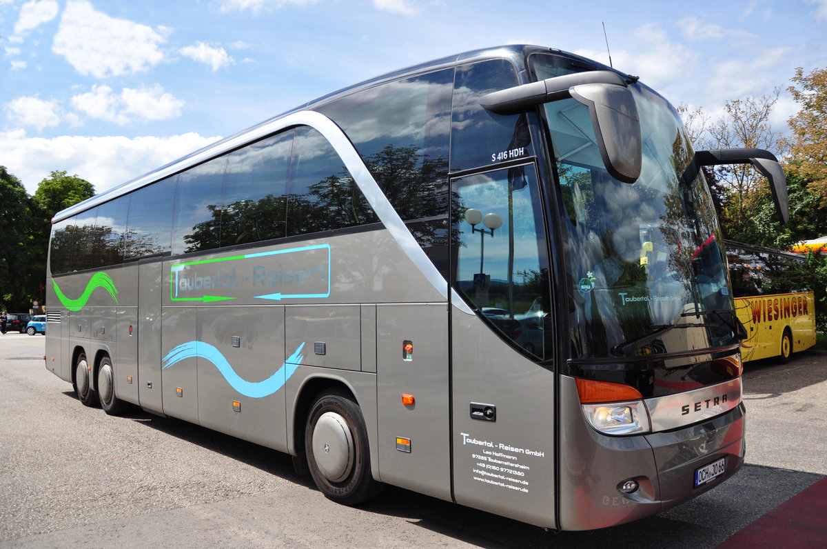 Setra 416 HDH von Taubertal Reisen aus der BRD in Krems gesehen.