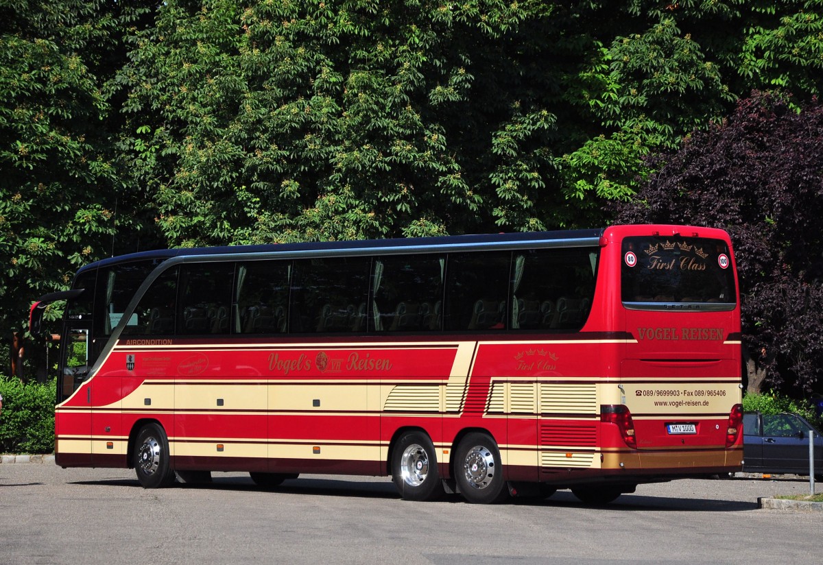 Setra 416 HDH von Vogels Reisen aus der BRD im Juni 2015 in Krems.