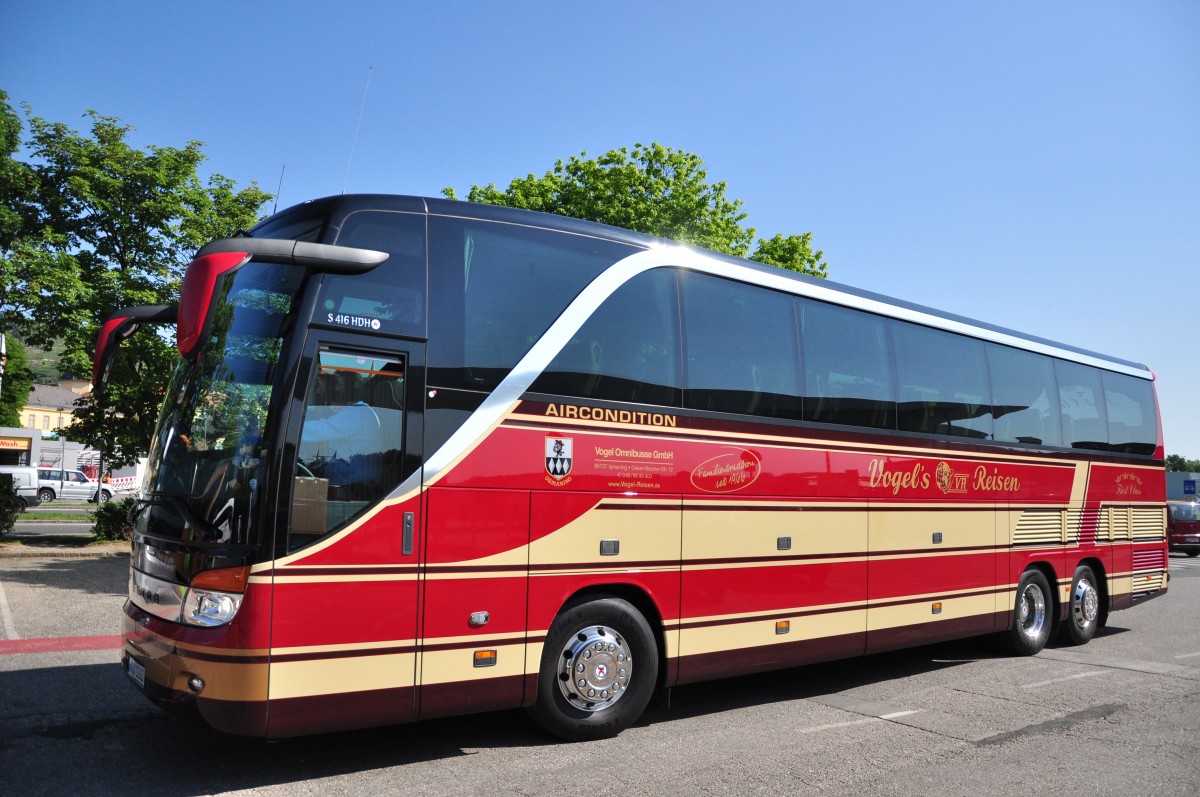 Setra 416 HDH von Vogels Reisen aus der BRD im Juni 2015 in Krems.