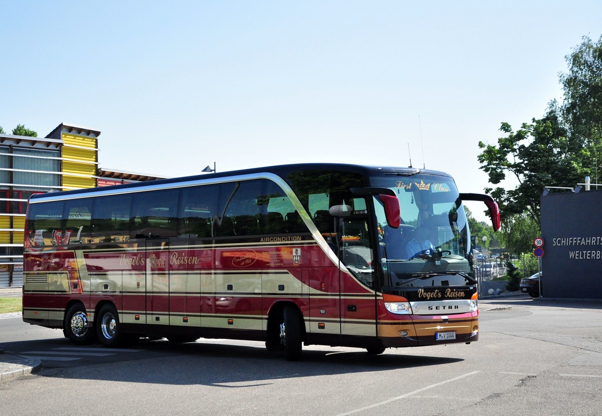 Setra 416 HDH von Vogels Reisen aus der BRD im Juni 2015 in Krems.