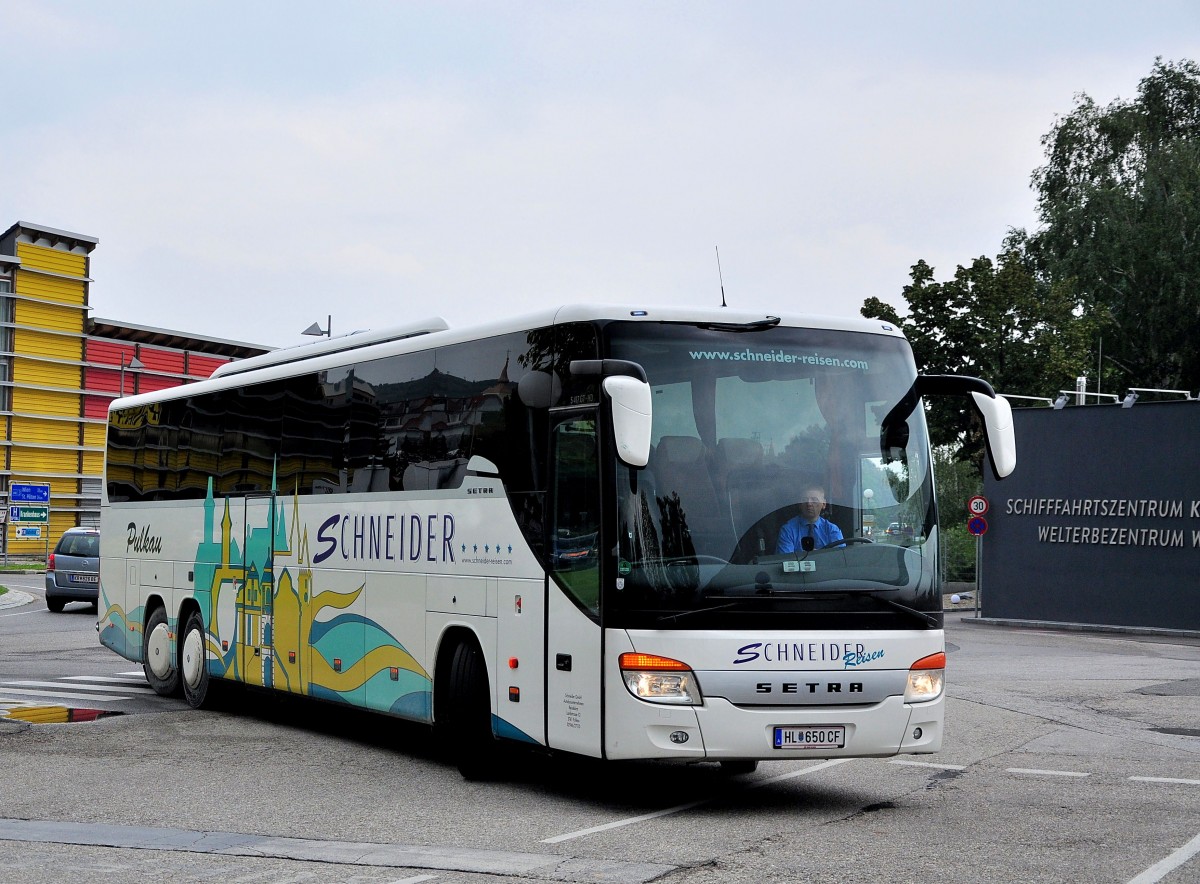 SETRA 417 GT-HD vom Autobusunternehmen SCHNEIDER aus Niedersterreich im August 2013 in Krems gesehen.