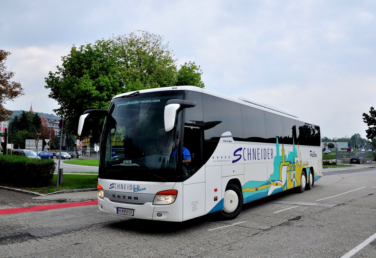 SETRA 417 GT-HD vom Autobusunternehmen SCHNEIDER aus Niedersterreich im August 2013 in Krems gesehen.