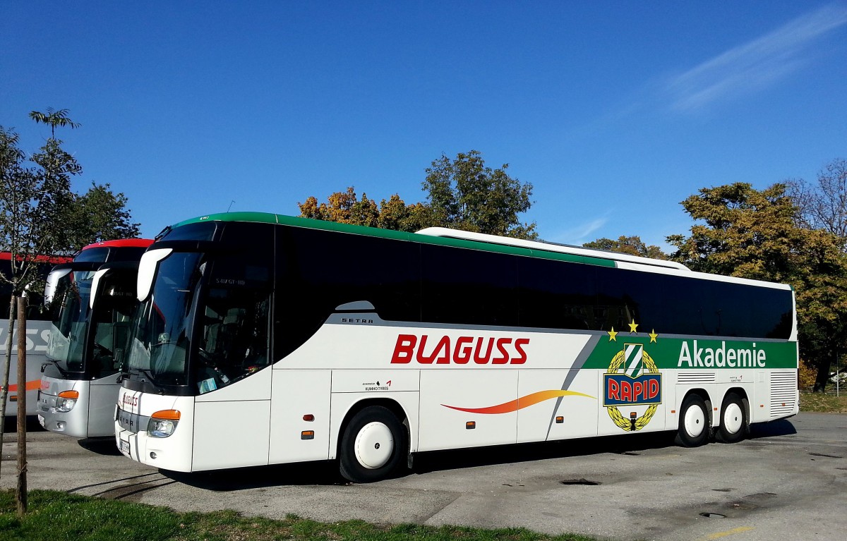 Setra 417 GT-HD von Blaguss / Rapid Akademie aus sterreich im Herbst 2013 in Wien gesehen.