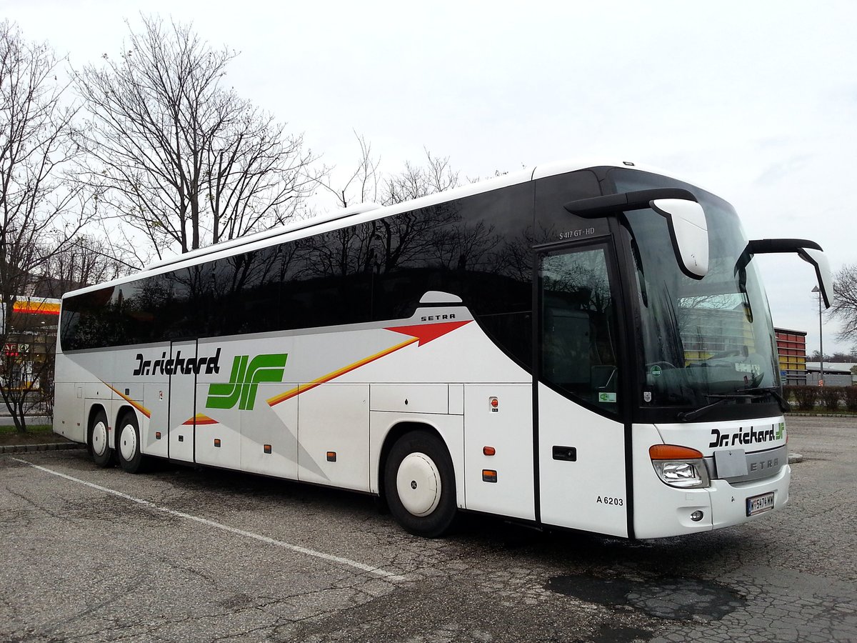 Setra 417 GT-HD von Dr. Richard aus Wien in Krems gesehen.