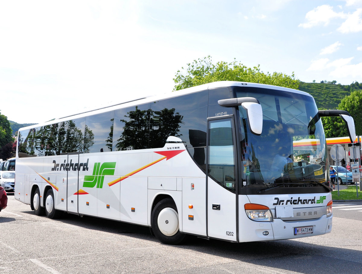 Setra 417 GT-HD von Dr. Richard Reisen aus Wien in Krems.