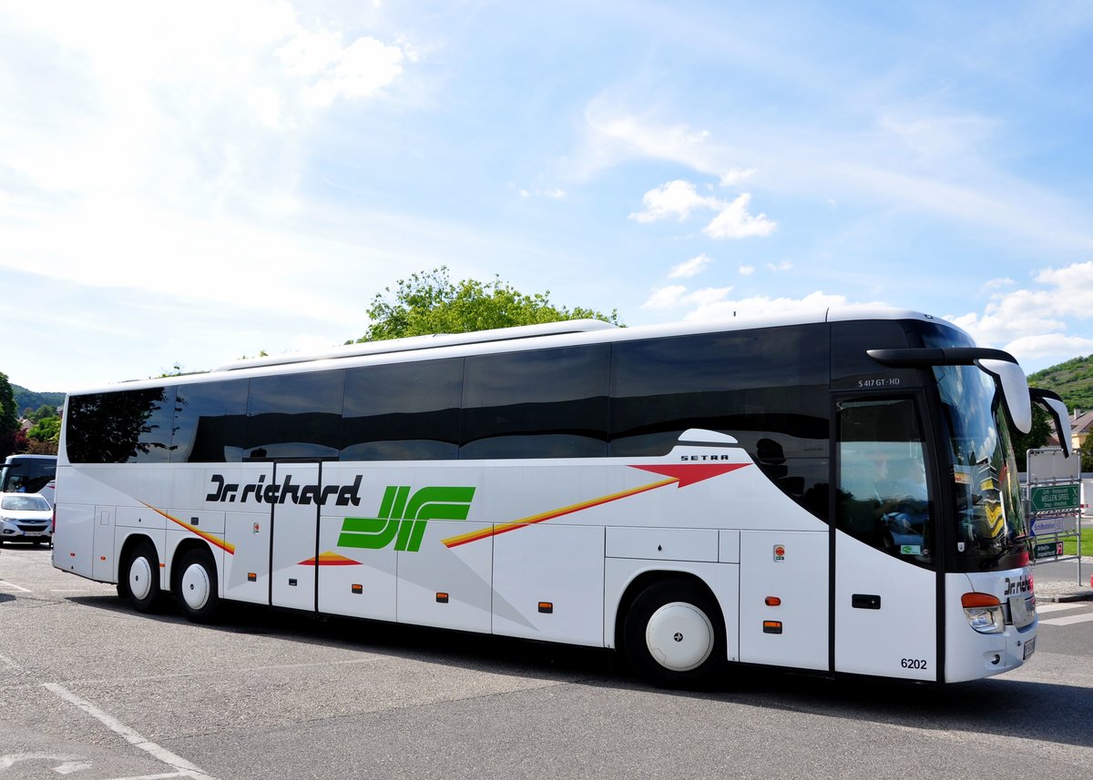 Setra 417 GT-HD von Dr. Richard Reisen aus Wien in Krems.