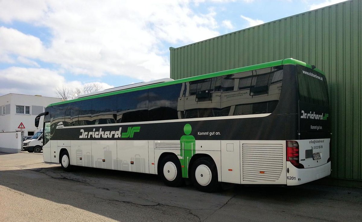 Setra 417 GT-HD von Dr. Richard Reisen aus Wien 2017 in Krems.