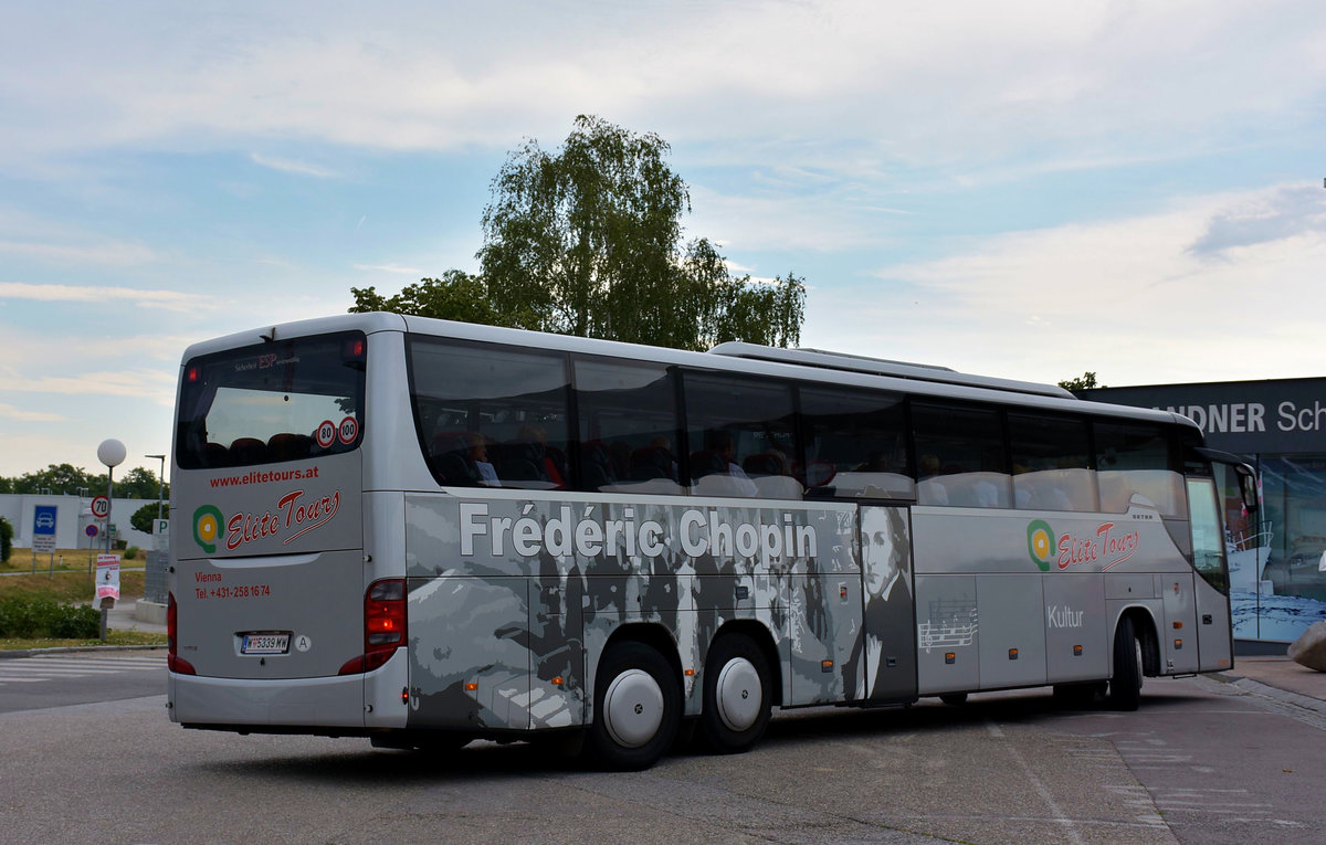 Setra 417 GT-HD von Elite Tours aus sterreich 2017 in Krems.