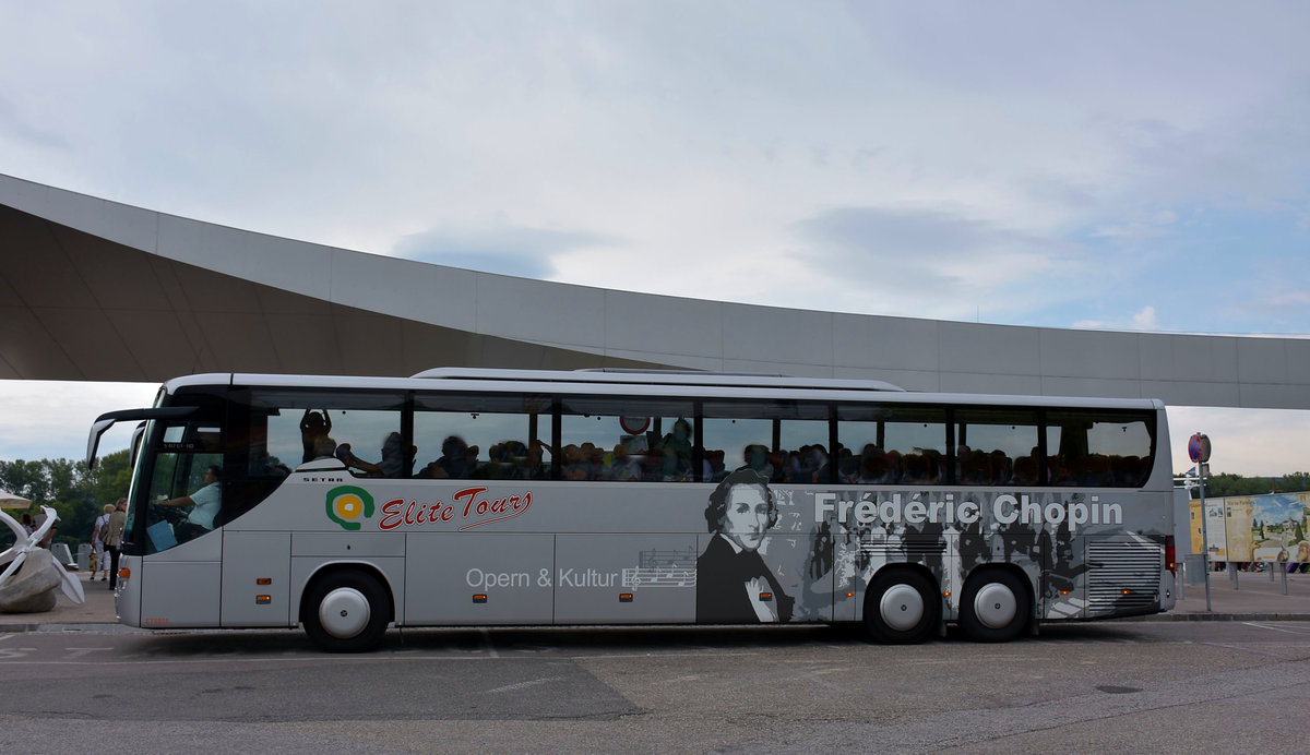 Setra 417 GT-HD von Elite Tours aus sterreich 2017 in Krems.